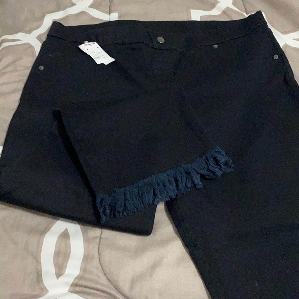 Black Capri